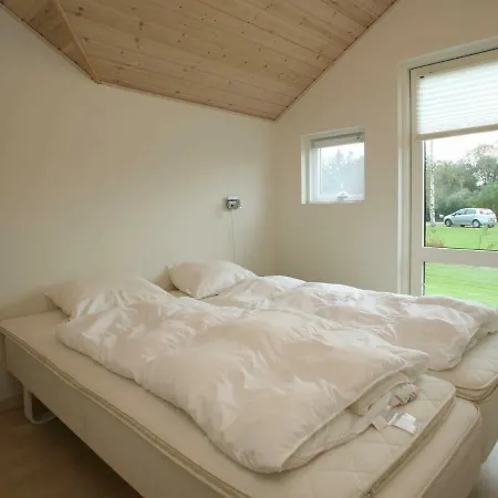 Four-bedroom Holiday In 2 *